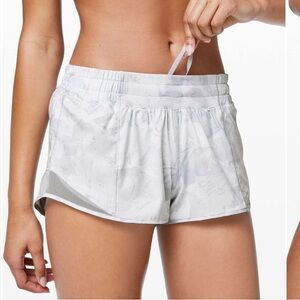 Lululemon Hotty Hot Short II *2.5"
